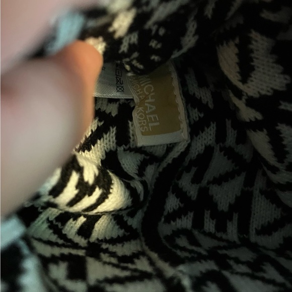 NWT Michael Kors Hat, Gloves and Scarf set.  $148 MSRP! - Picture 9 of 12